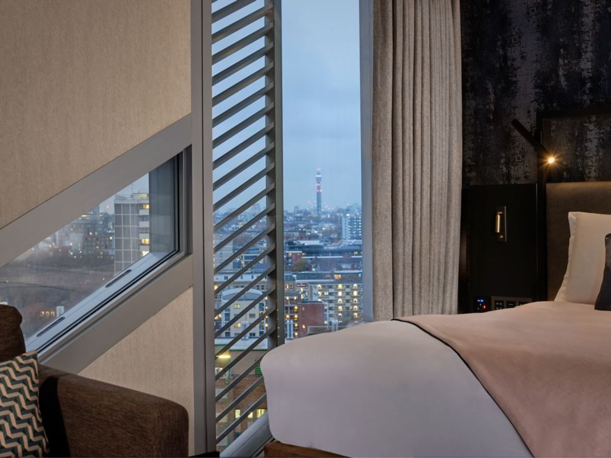 Montcalm East, Autograph Collection photo 6