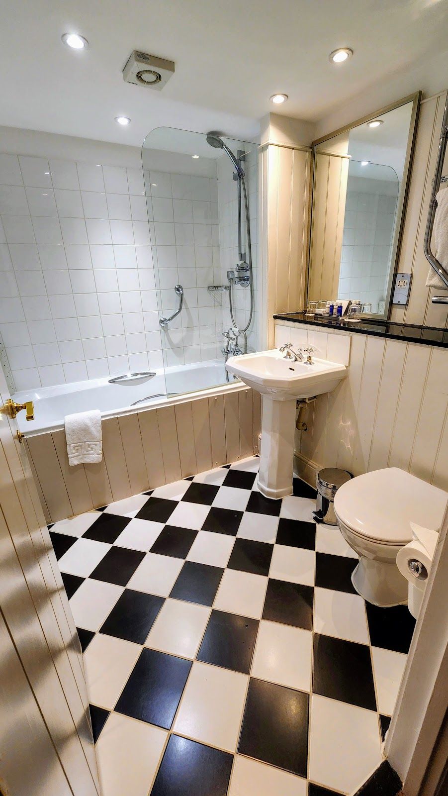 Macdonald Hotels & Resorts The Bear Hotel photo 3