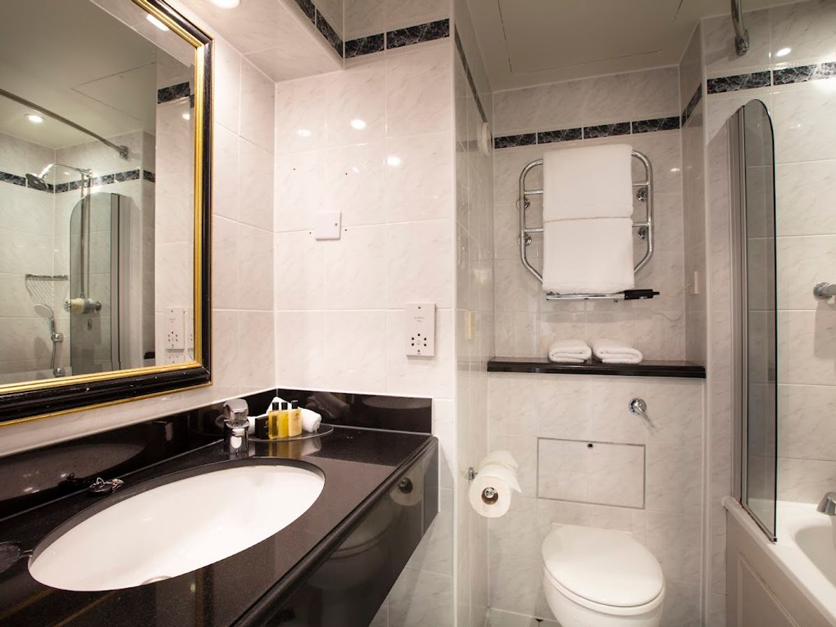 Guoman Tower Hotel photo 4