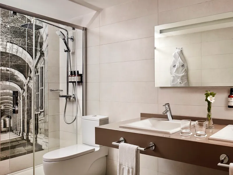 NH Madrid Zurbano photo 3