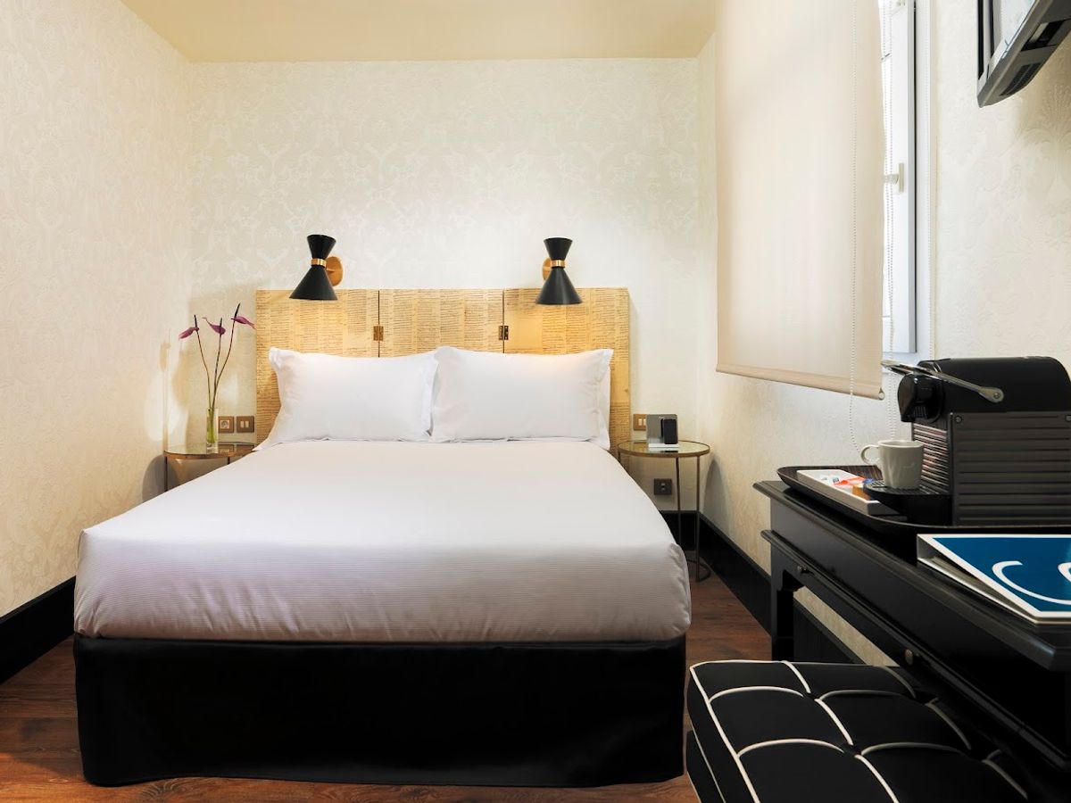 H10 Catalunya Plaza Hotel photo 2