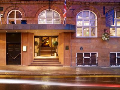 Macdonald Hotels & Resorts New Blossoms