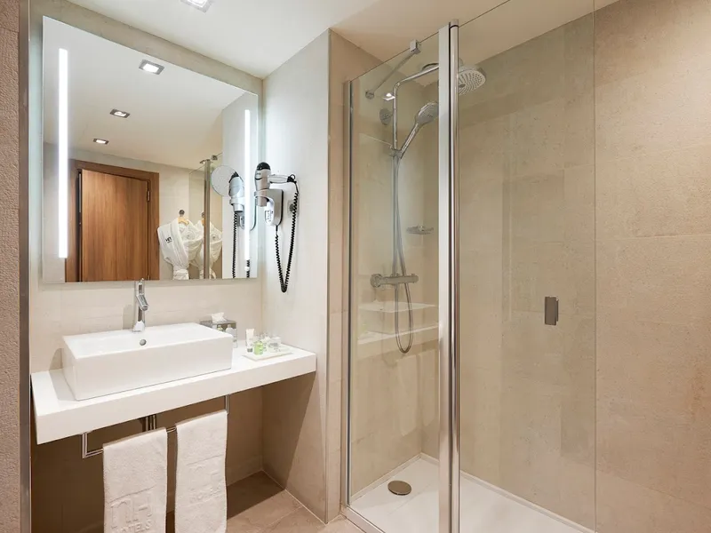 NH Barcelona Les Corts photo 6