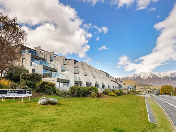 Copthorne Hotel & Apartments Queenstown Lakeview