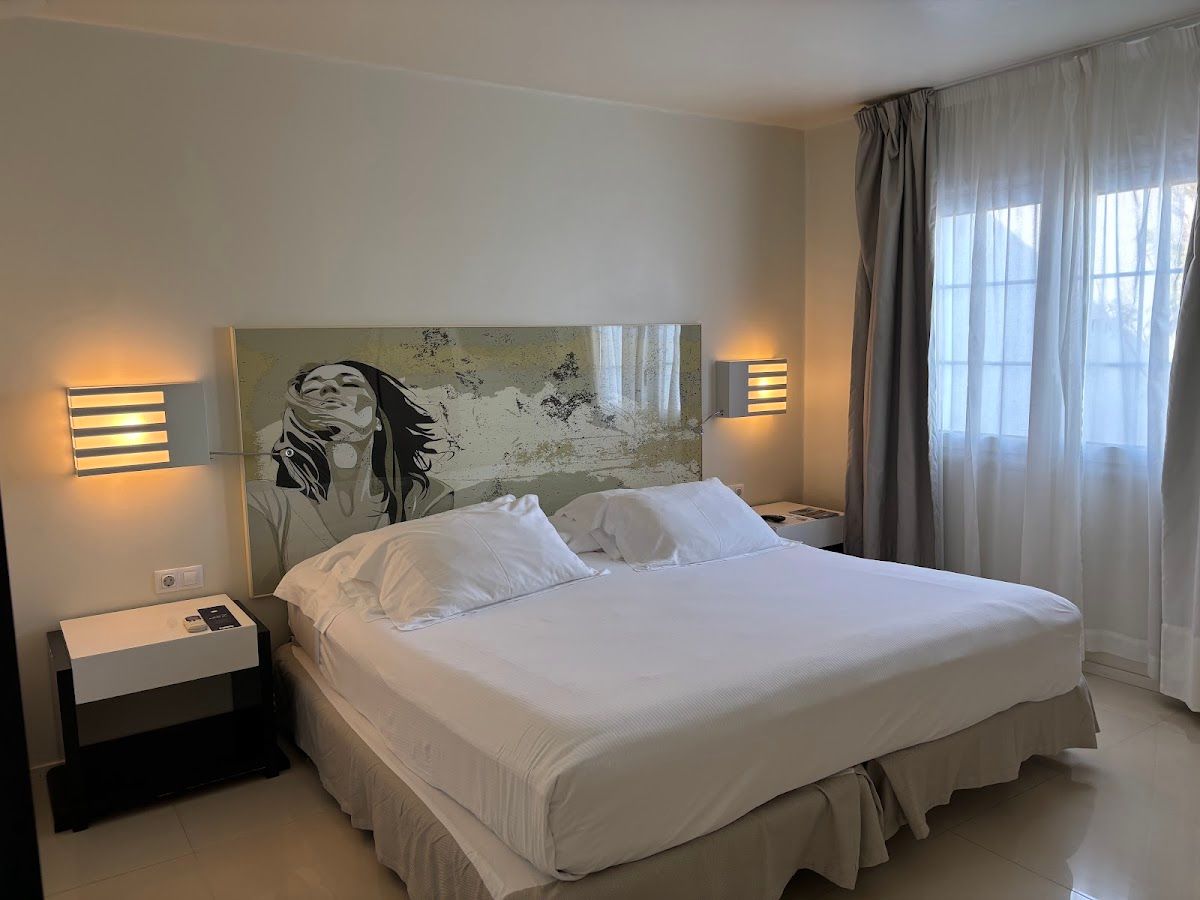 H10 White Suites Hotel photo 2