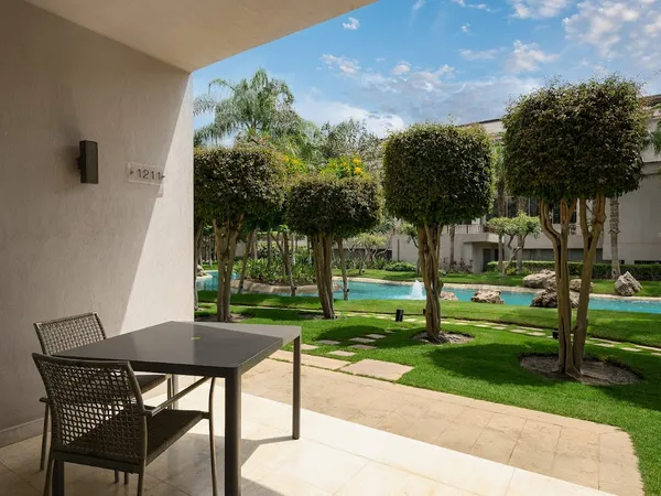 Dusit Thani LakeView Cairo