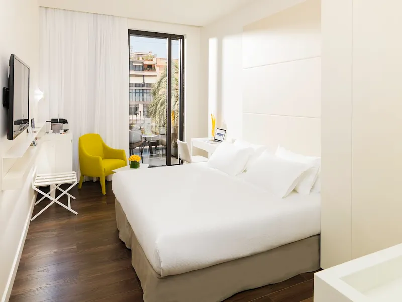 H10 Urquinaona Plaza Hotel photo 2
