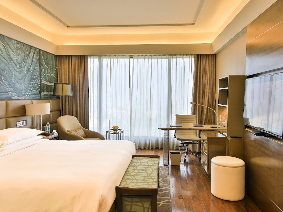 The Leela Ambience Convention Hotel Delhi photo 2