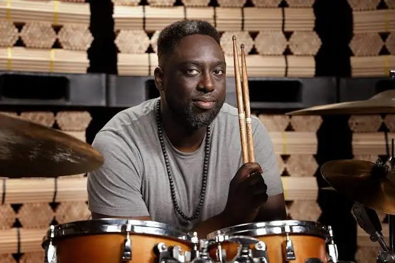 Larnell Lewis — press shot