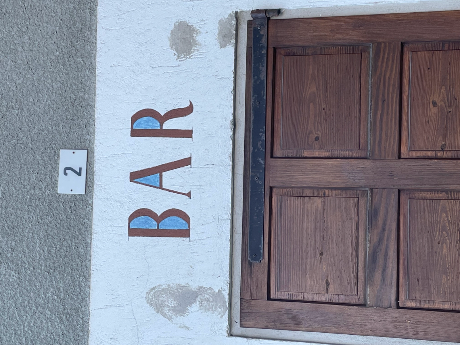 Bar in Antagnod