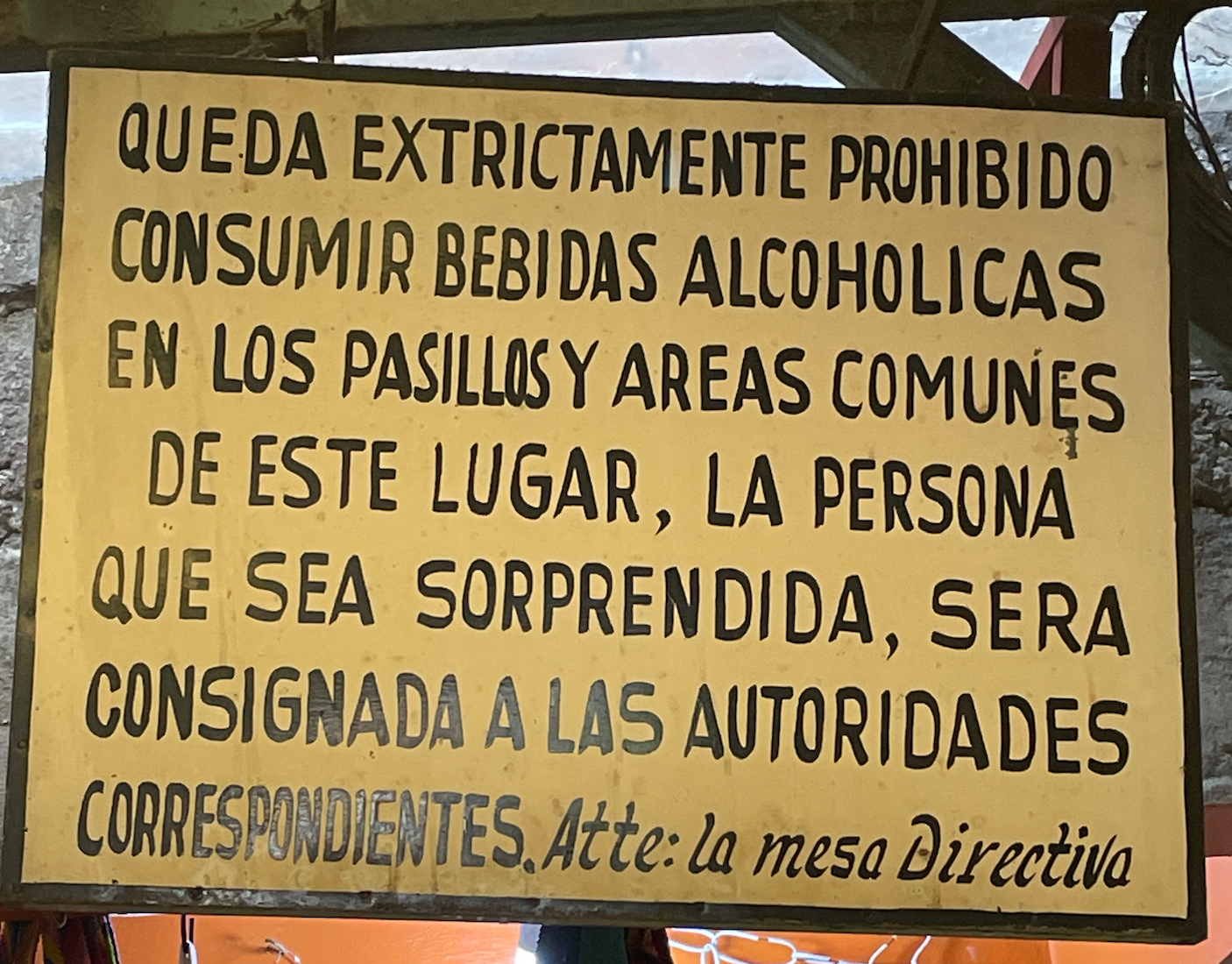 Queda estrictamente prohibido...