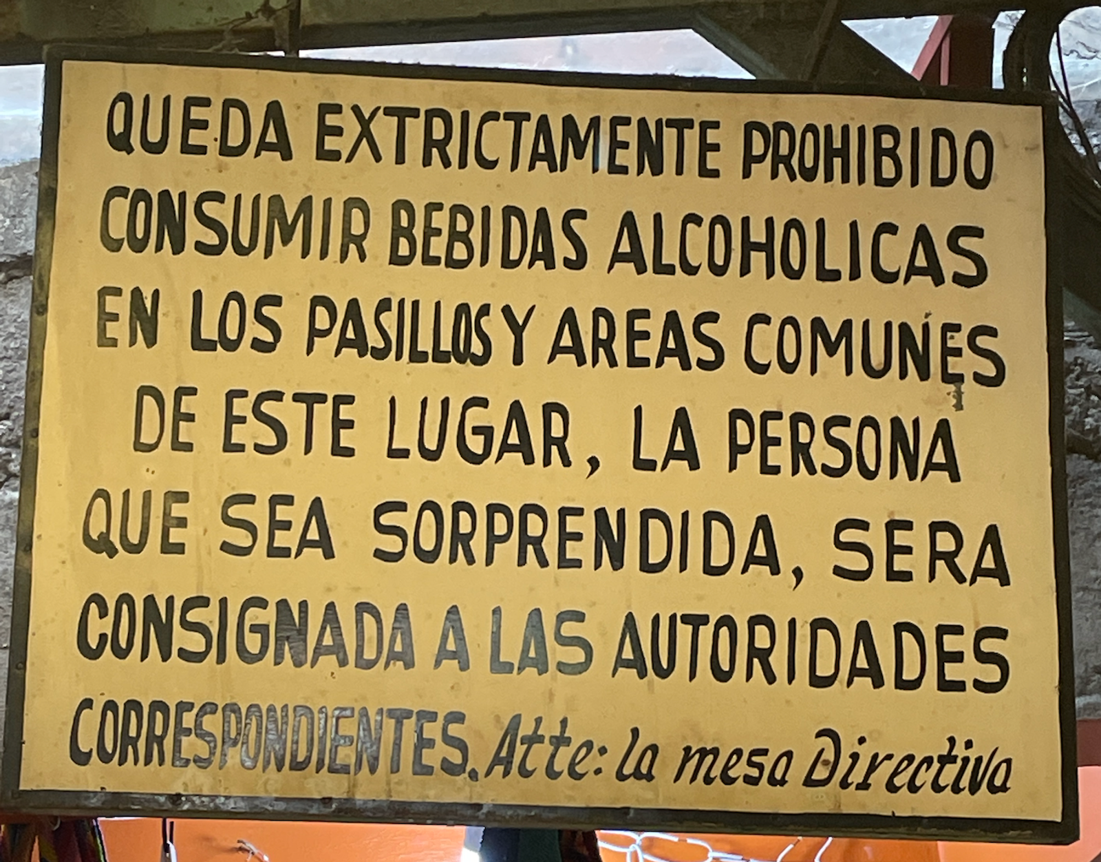 Queda estrictamente prohibido...