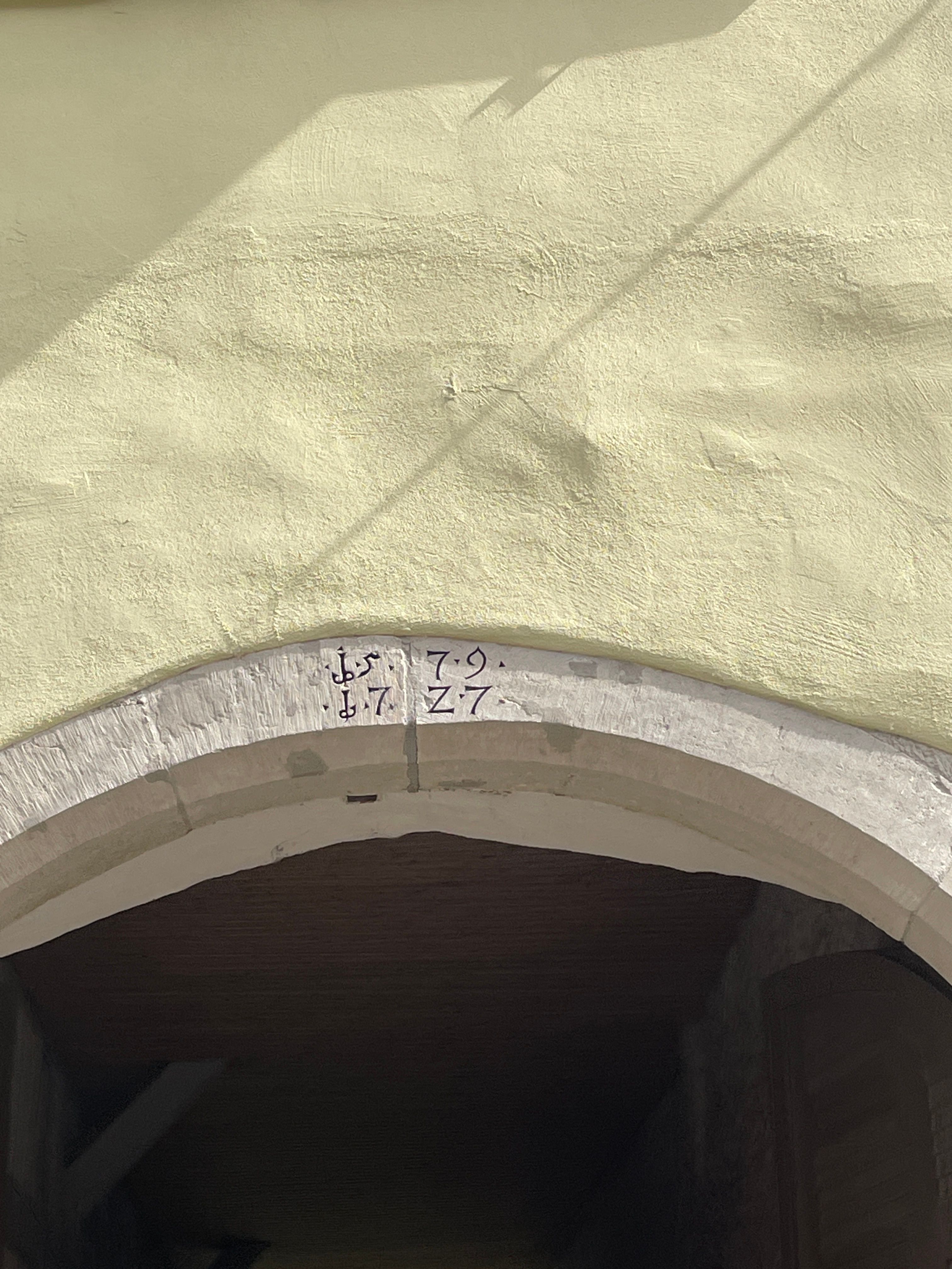 Above Archway Text (1579 - 1727)