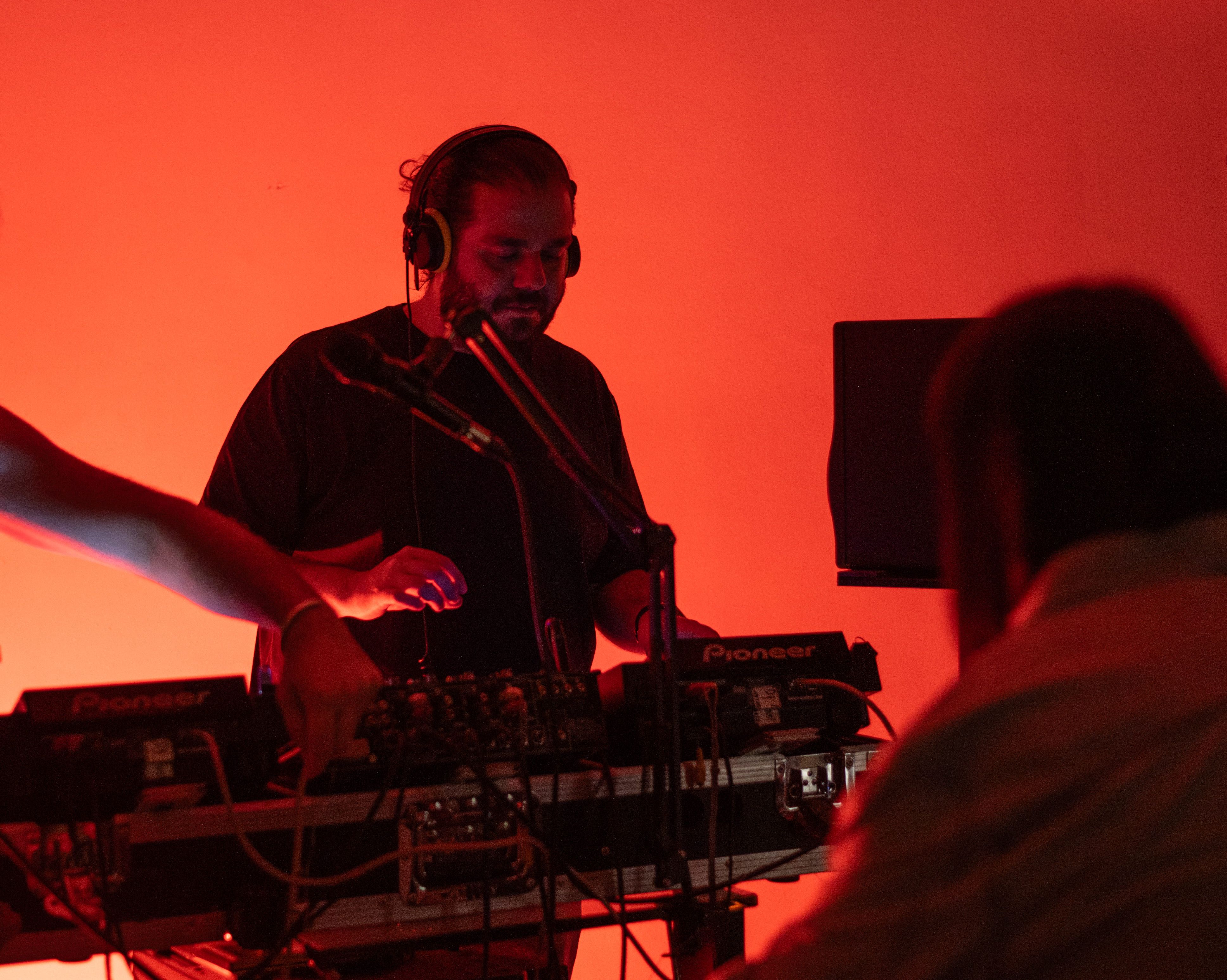 Nooshe Jan: Arian Zand invites Raawii