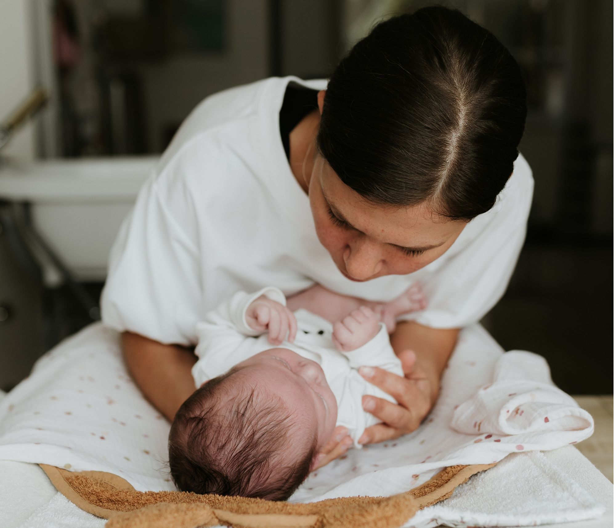 Maman tenant son nouveau-né