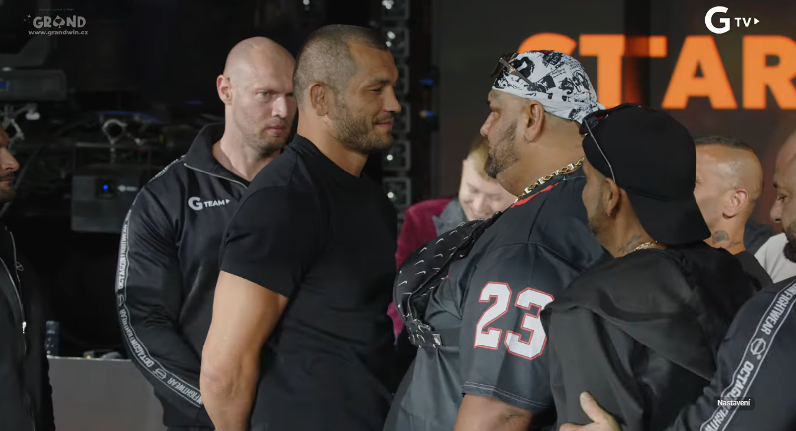 Muradov a Diego na staredownu