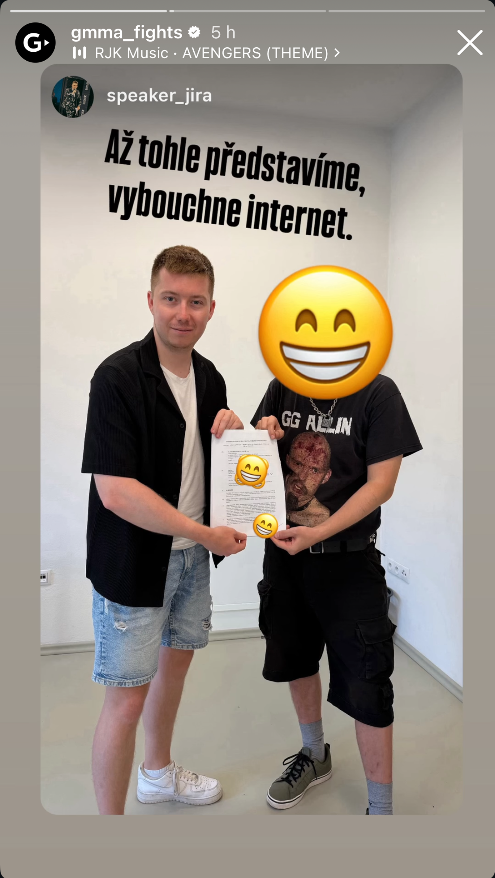 První podepsaný