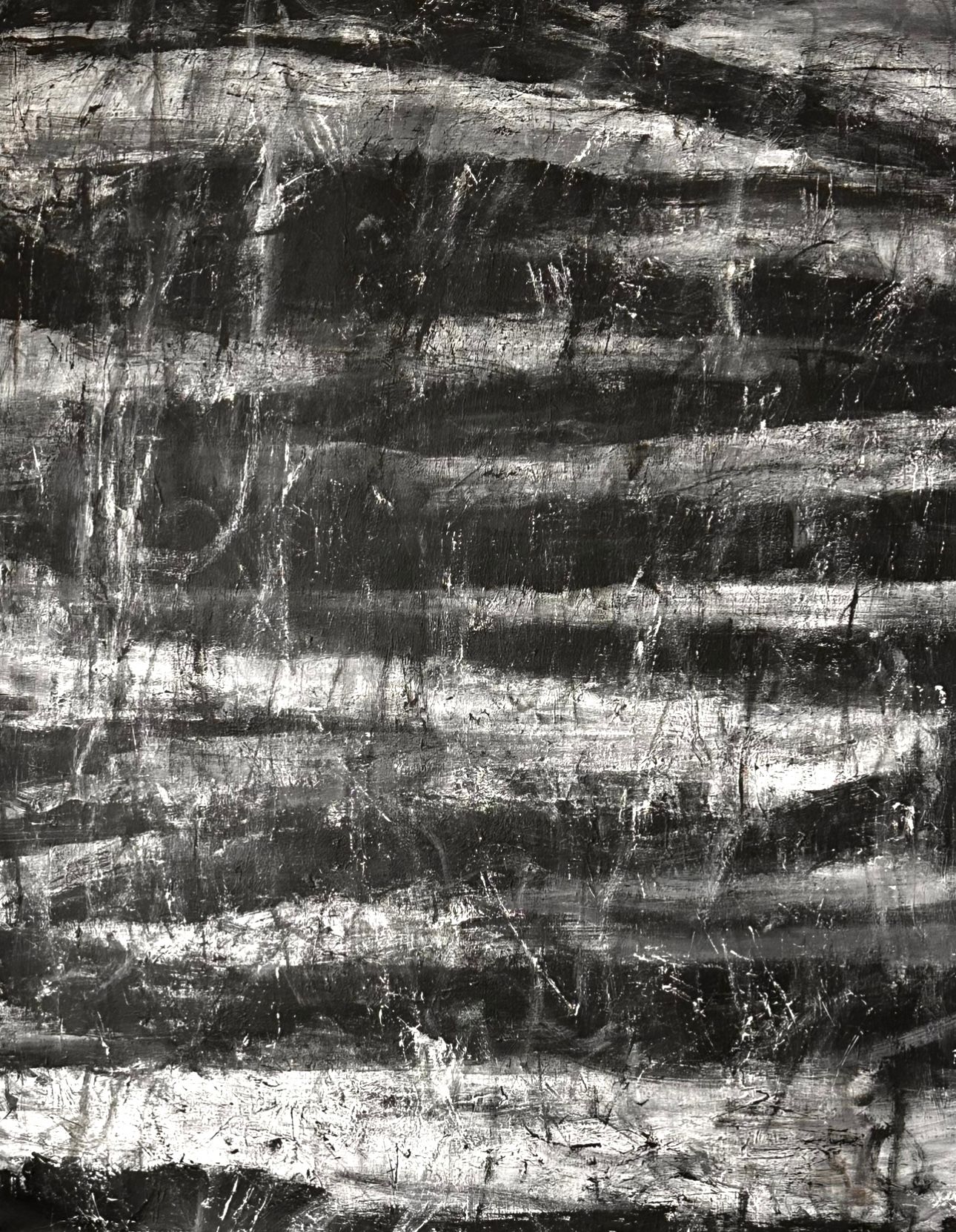 Horisontale former i hvit-og gråtoner i bevegelse –  sort bakgrunn illuderer dybde.