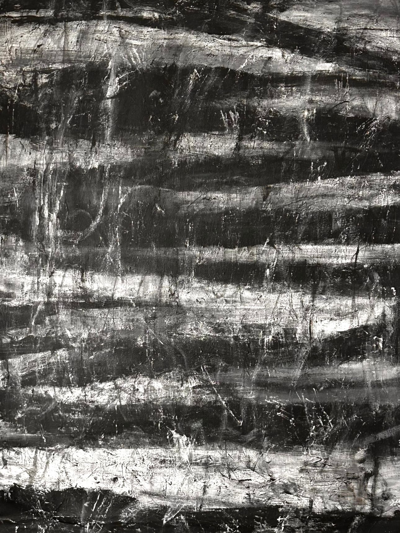 Horisontale former i hvit-og gråtoner i bevegelse –  sort bakgrunn illuderer dybde.