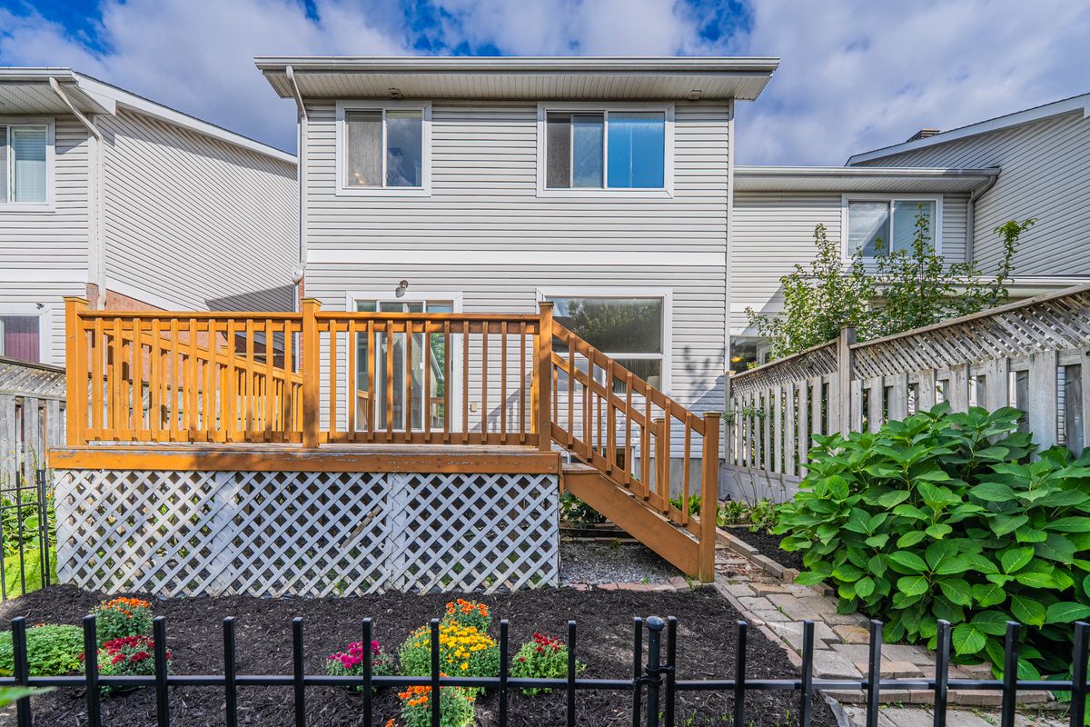 12 Angus Dr