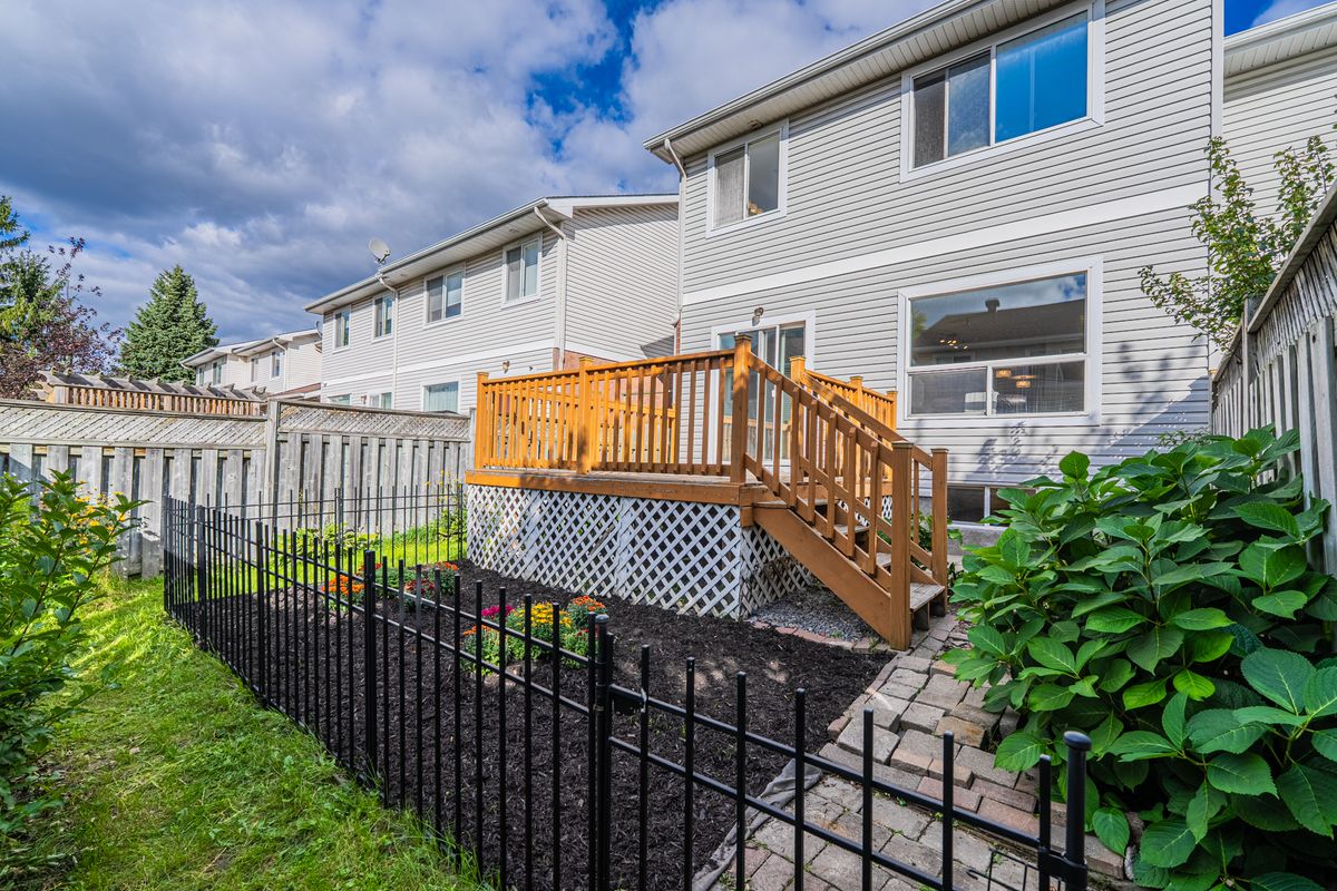 12 Angus Dr