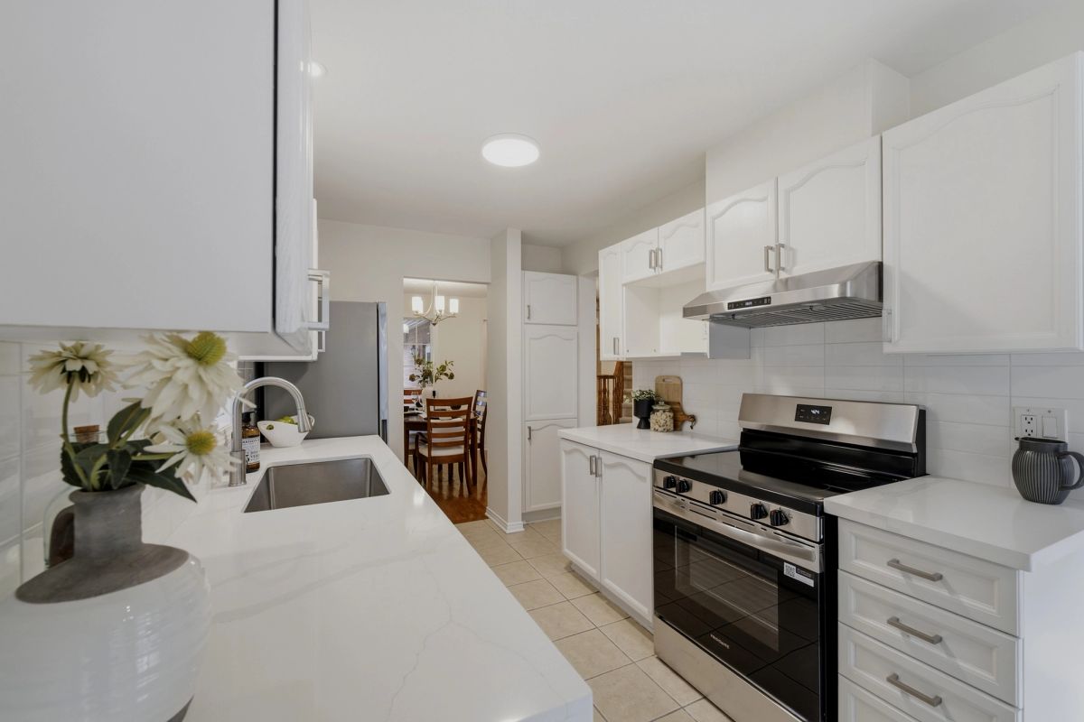 12 Angus Dr