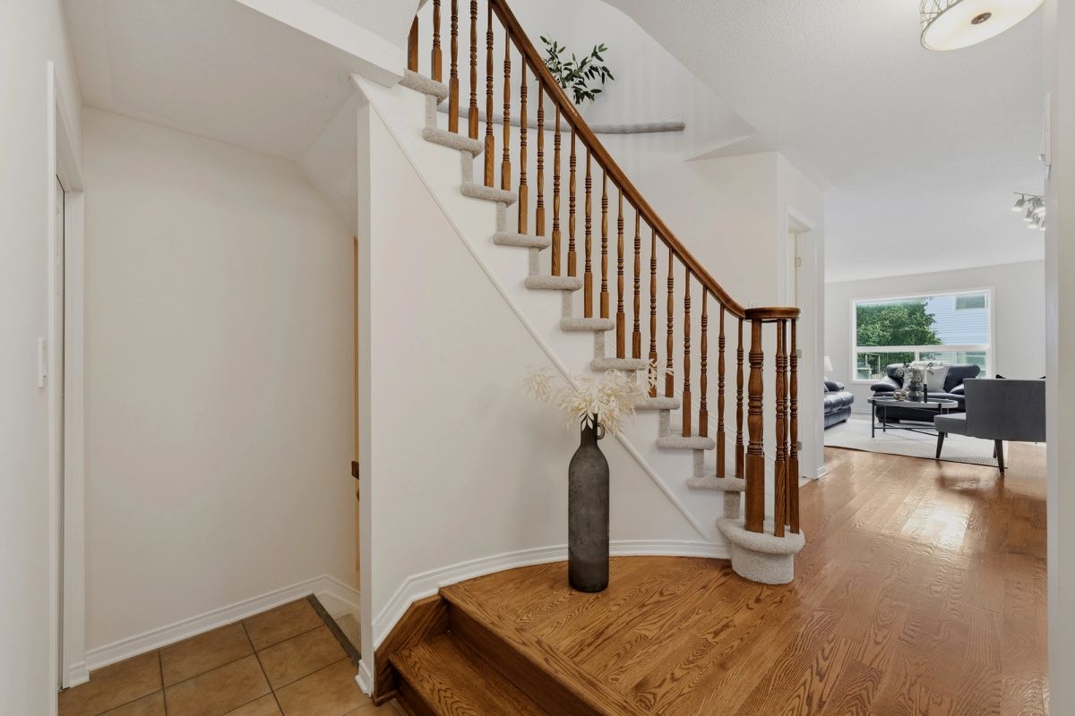 12 Angus Dr