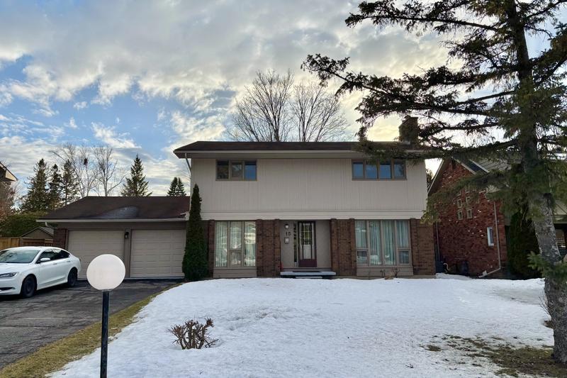 15 Rutherford Crescent
