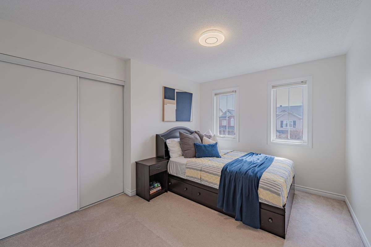 572 Dundonald Dr