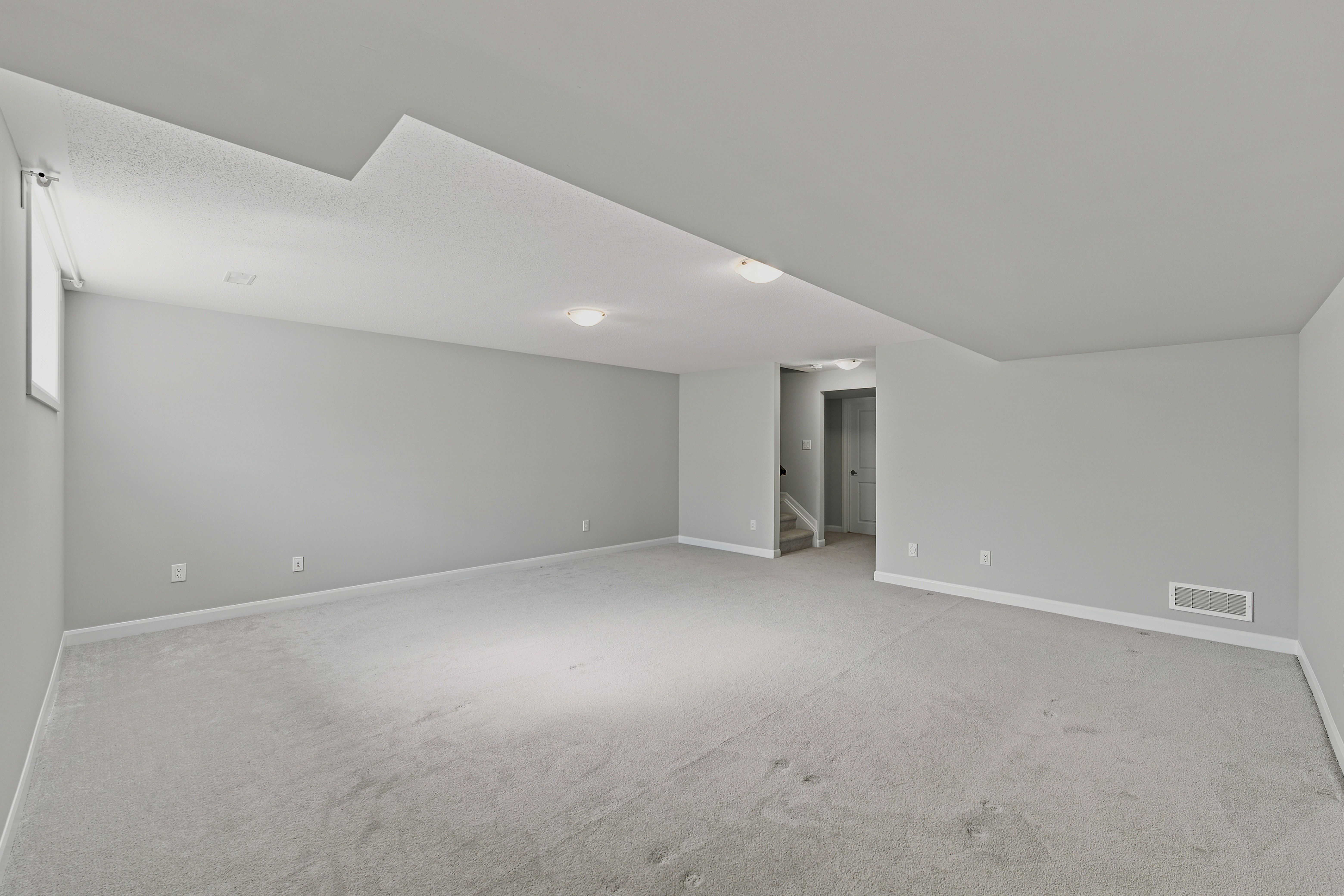 568 Lilith St