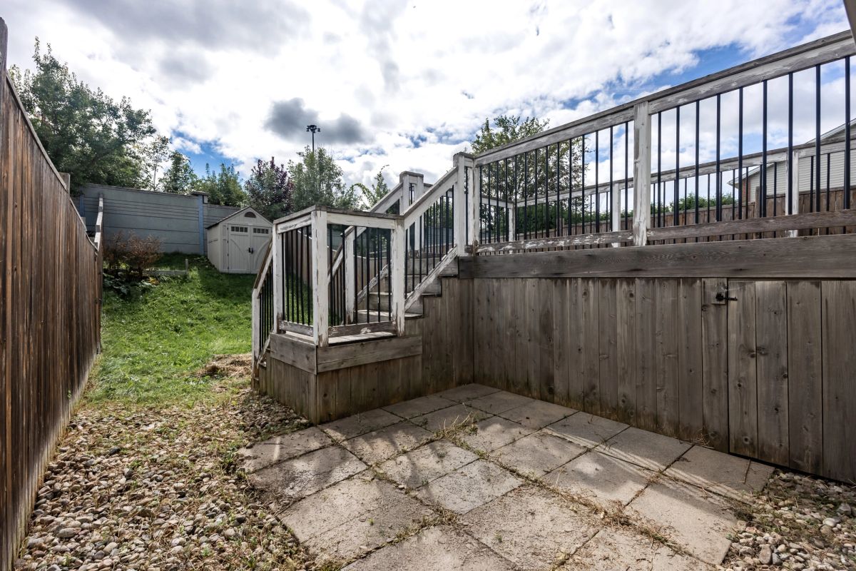 89 Gray Crescent