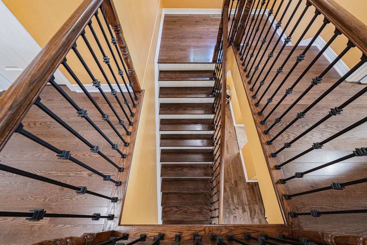 5 Thunderbird Crescent