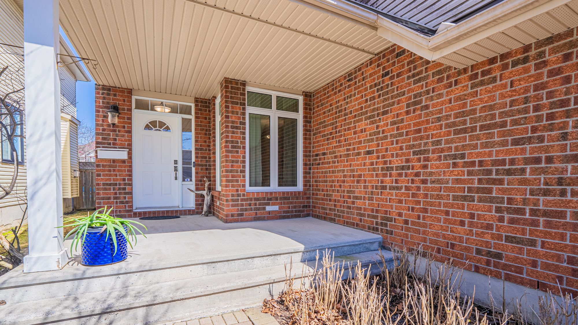 5 Thunderbird Crescent