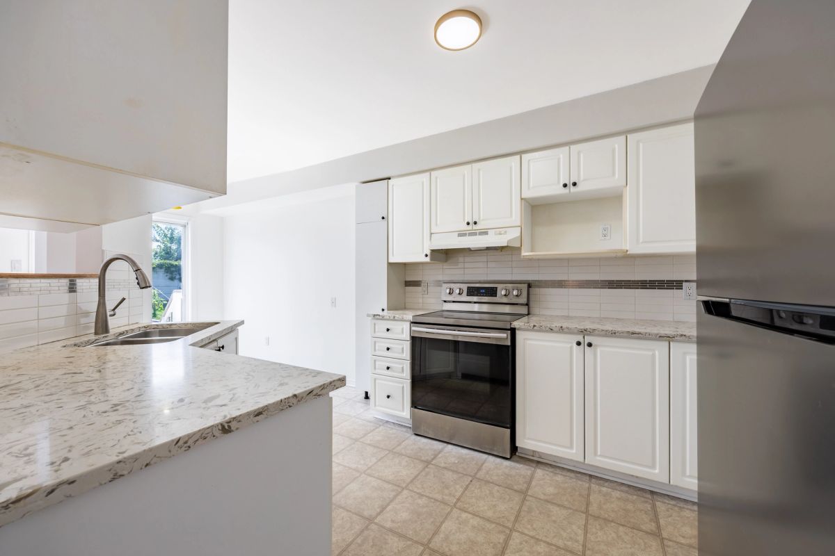 89 Gray Crescent