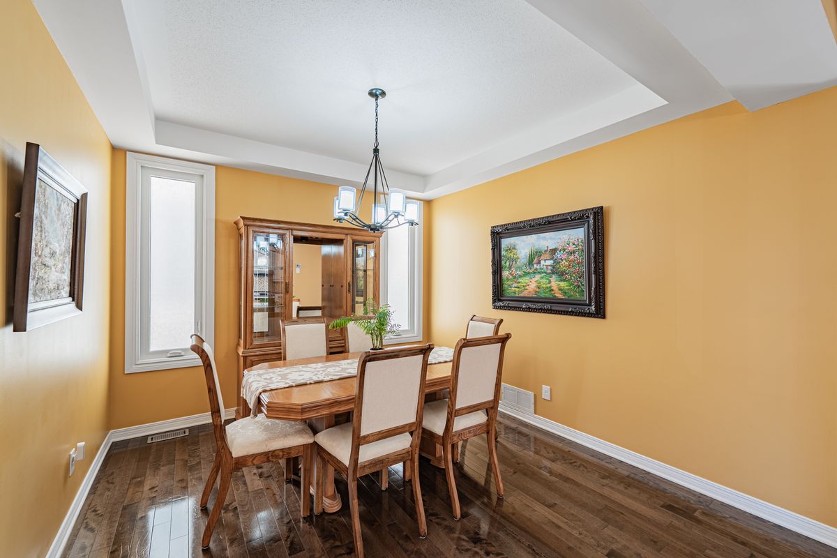 5 Thunderbird Crescent