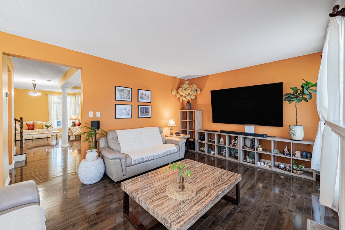 5 Thunderbird Crescent