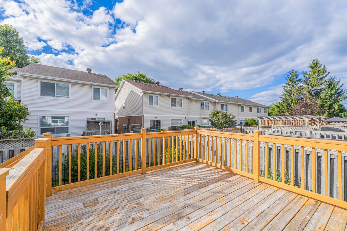 12 Angus Dr