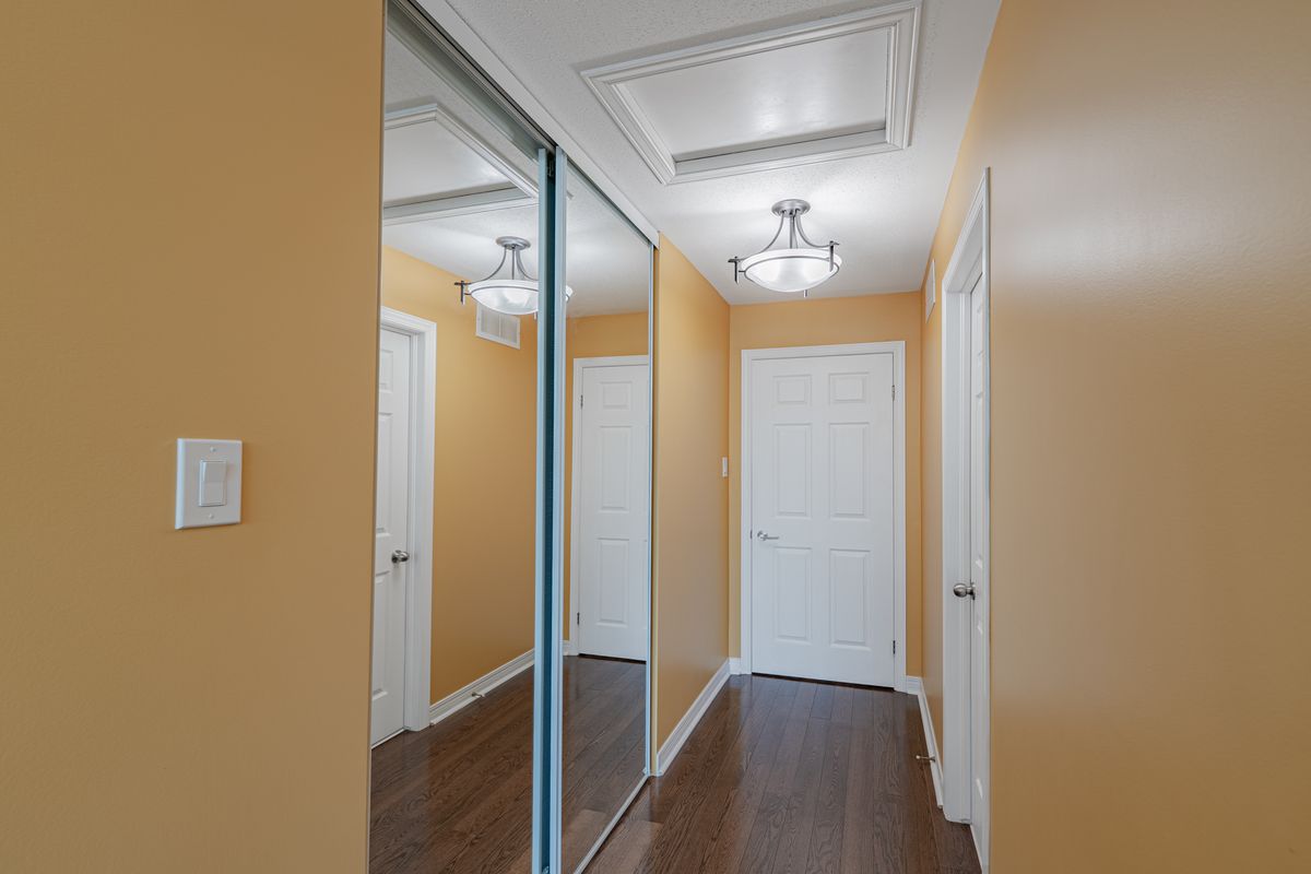 5 Thunderbird Crescent