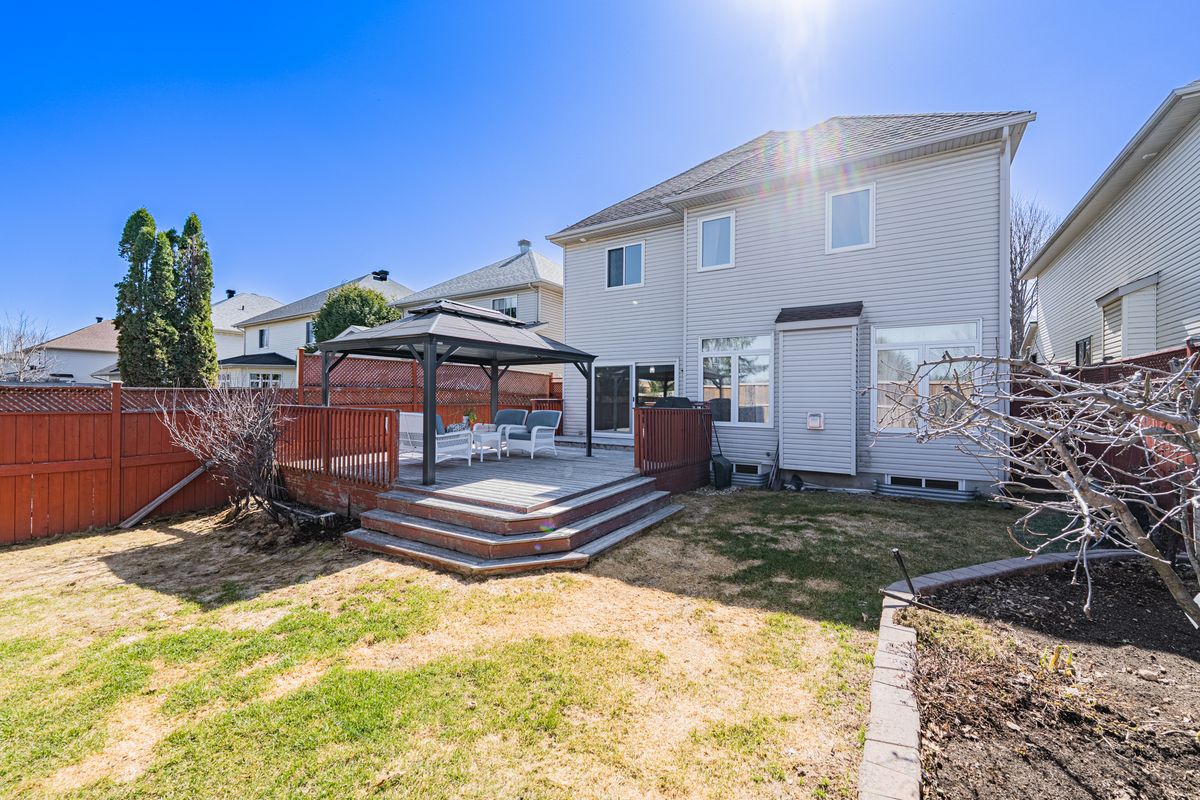 5 Thunderbird Crescent