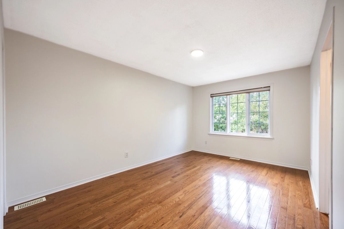 89 Gray Crescent