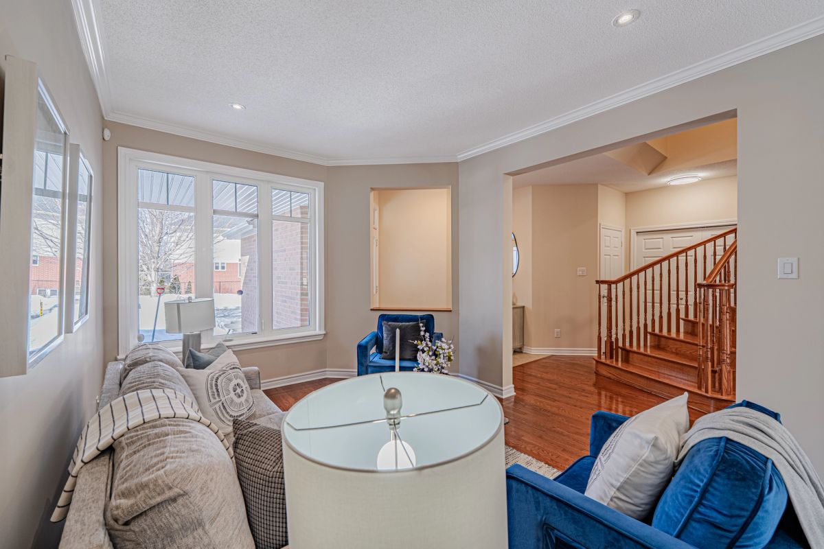 302 Laughlin Circle