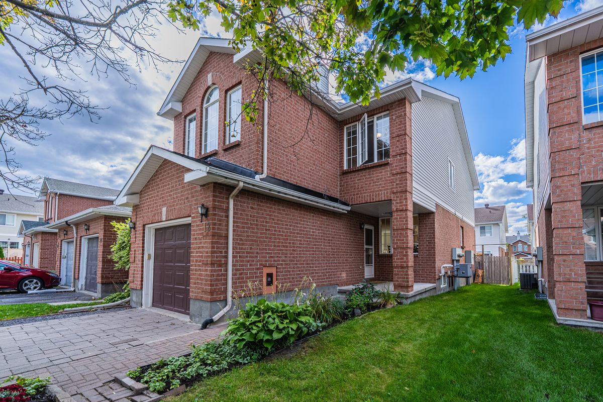 12 Angus Dr
