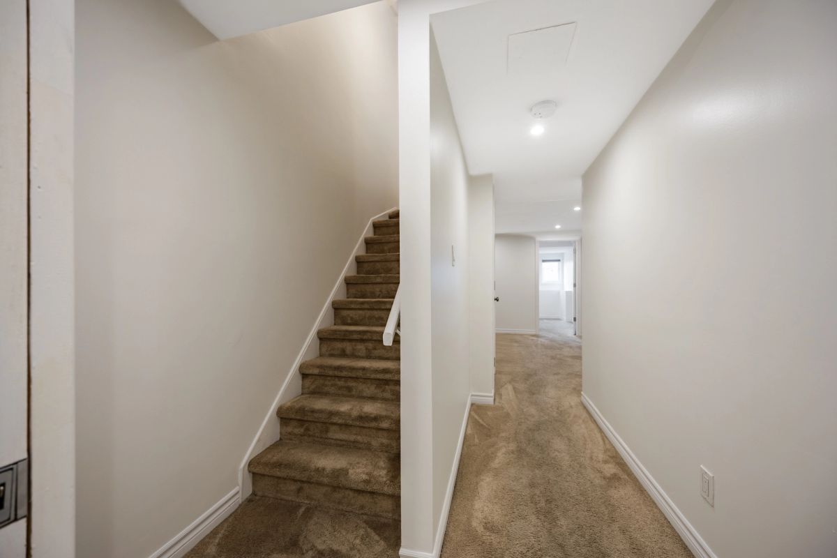89 Gray Crescent
