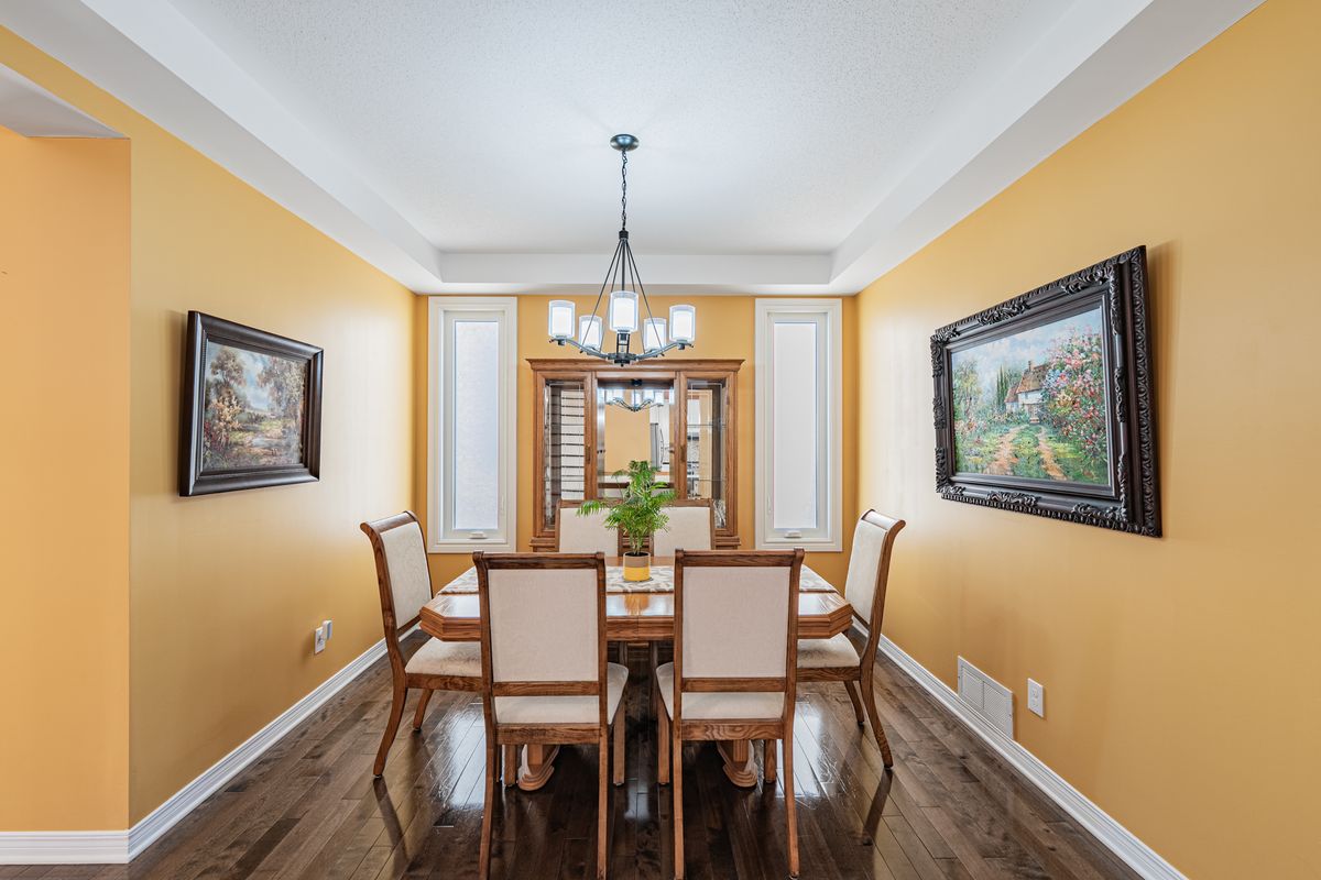 5 Thunderbird Crescent