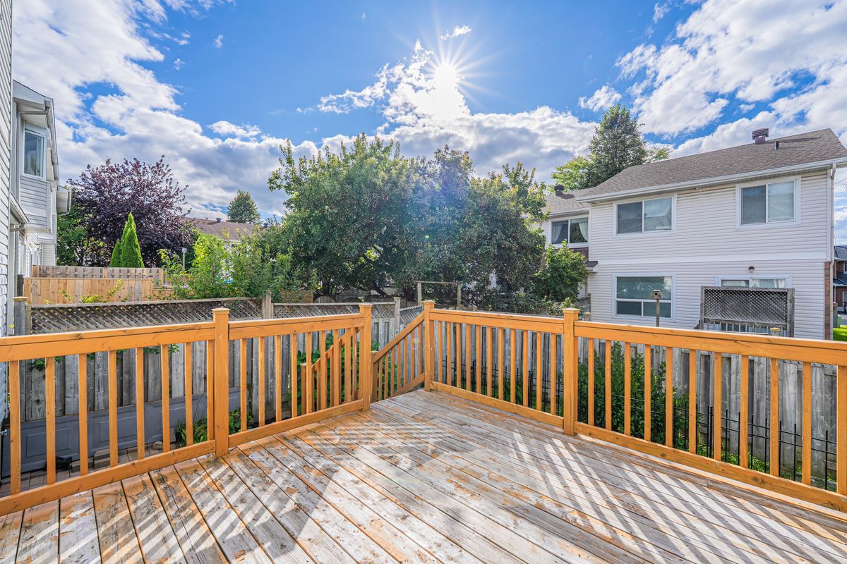 12 Angus Dr