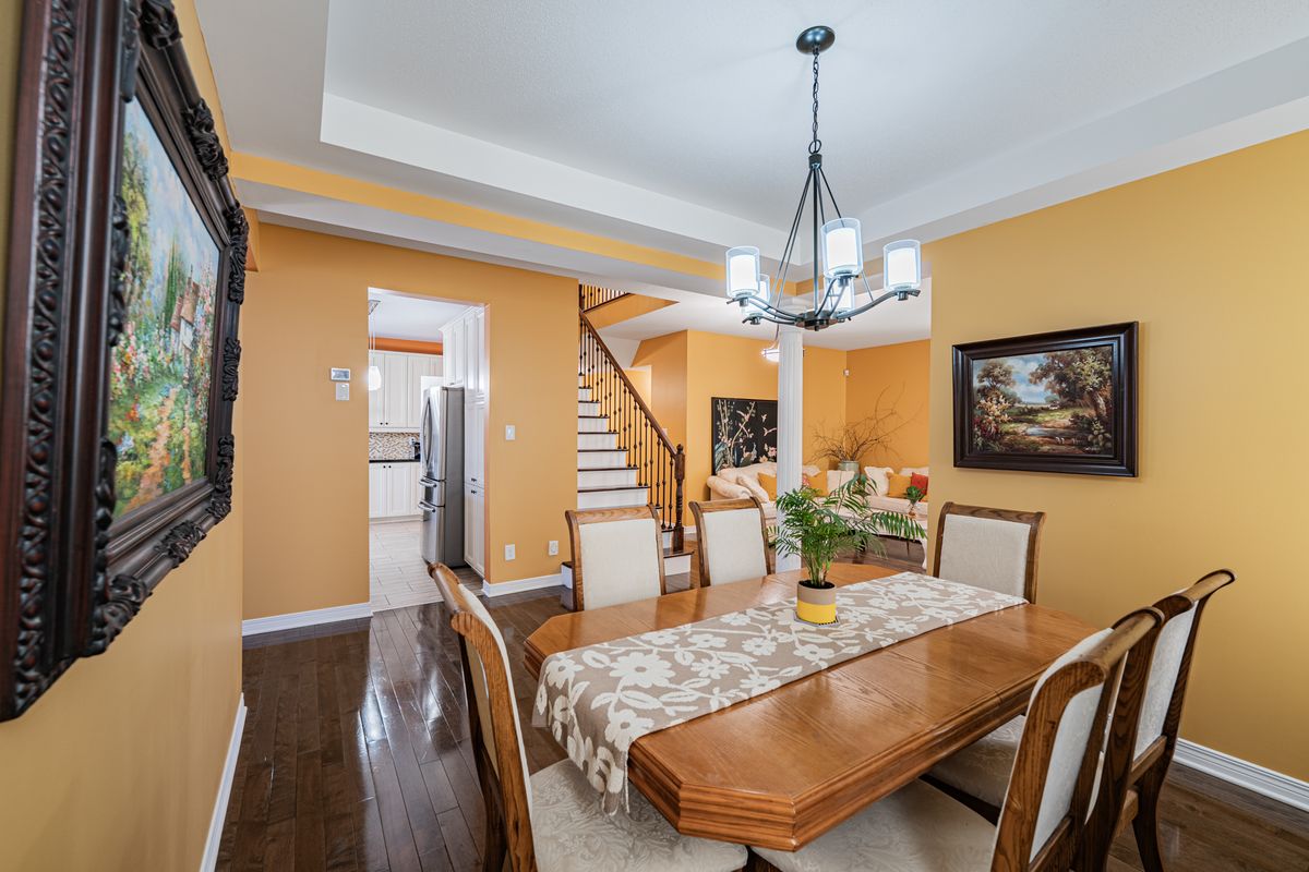 5 Thunderbird Crescent
