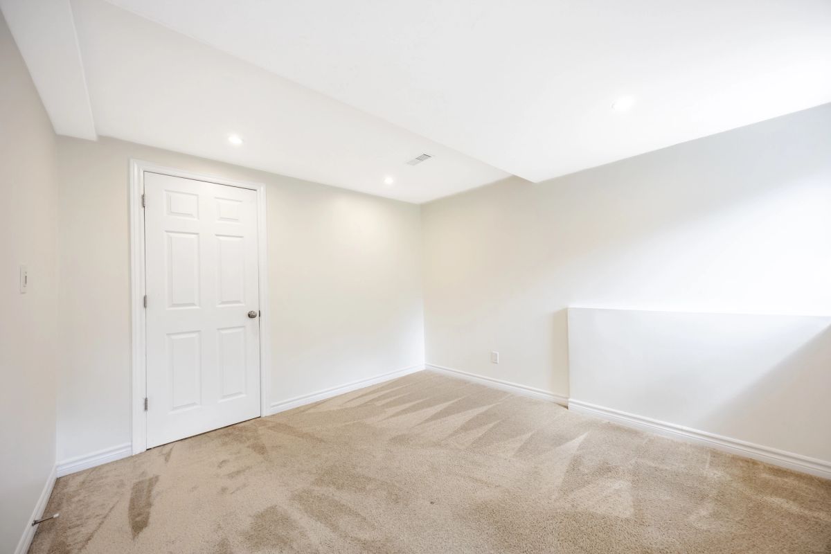 89 Gray Crescent