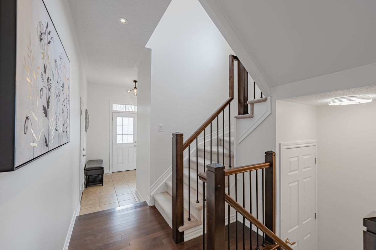 572 Dundonald Dr