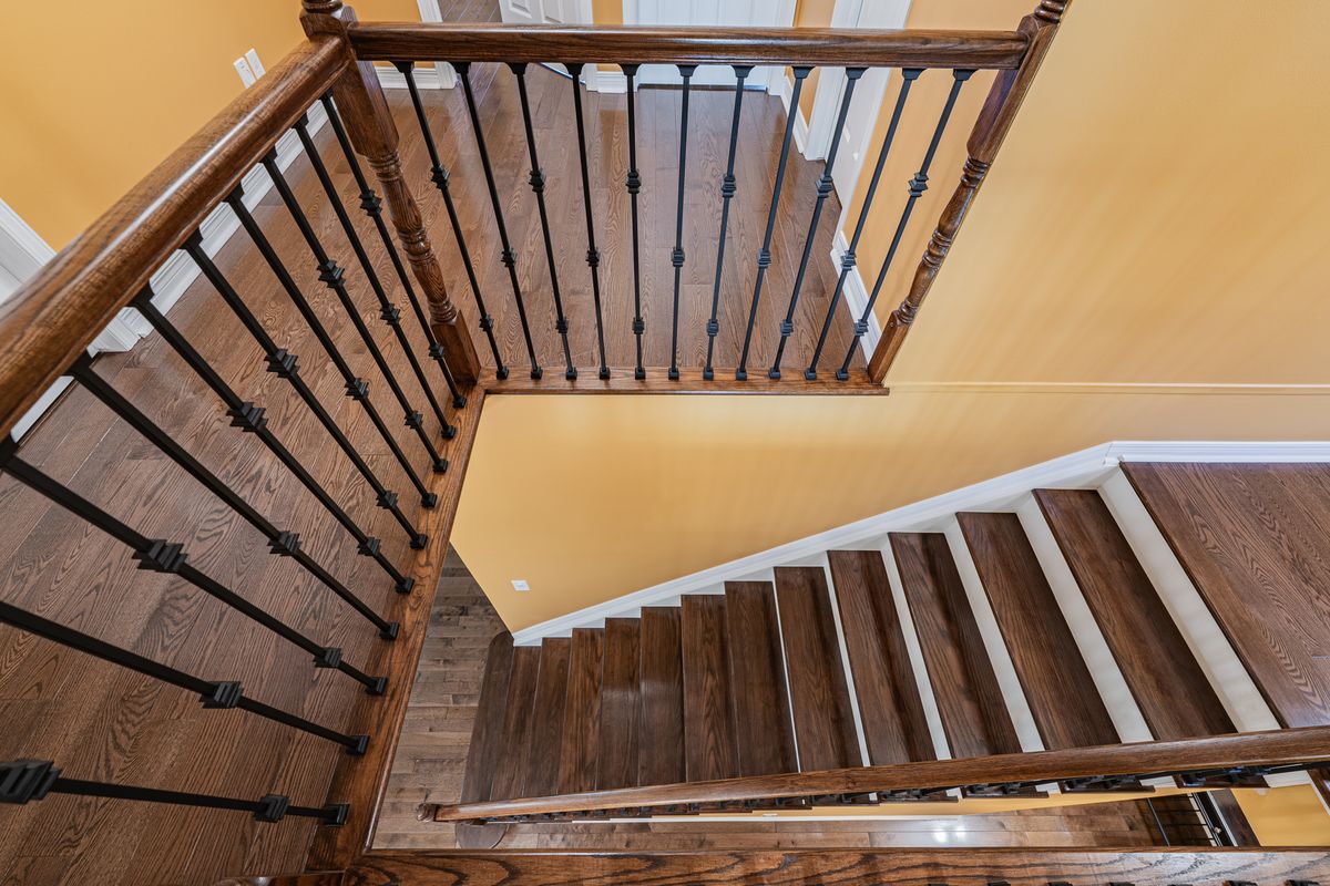 5 Thunderbird Crescent