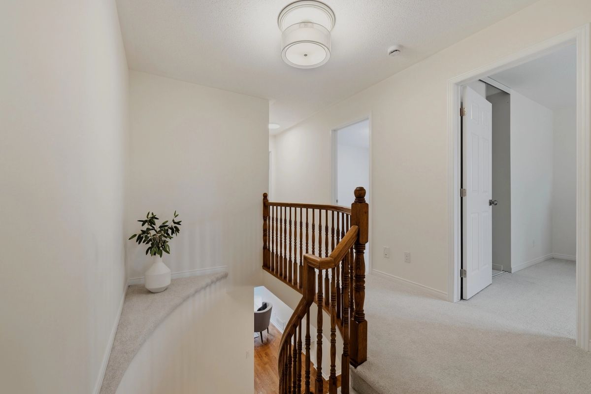 12 Angus Dr
